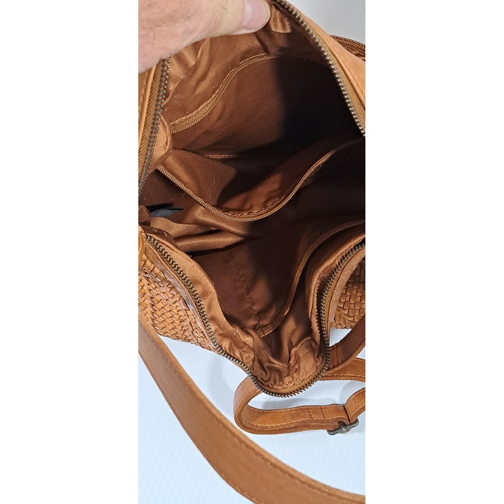 The Bagging Co Barcelona Woven Leather Crossbody Bag Tan Cuero 9THB2774 NEW - Picture 7 of 11